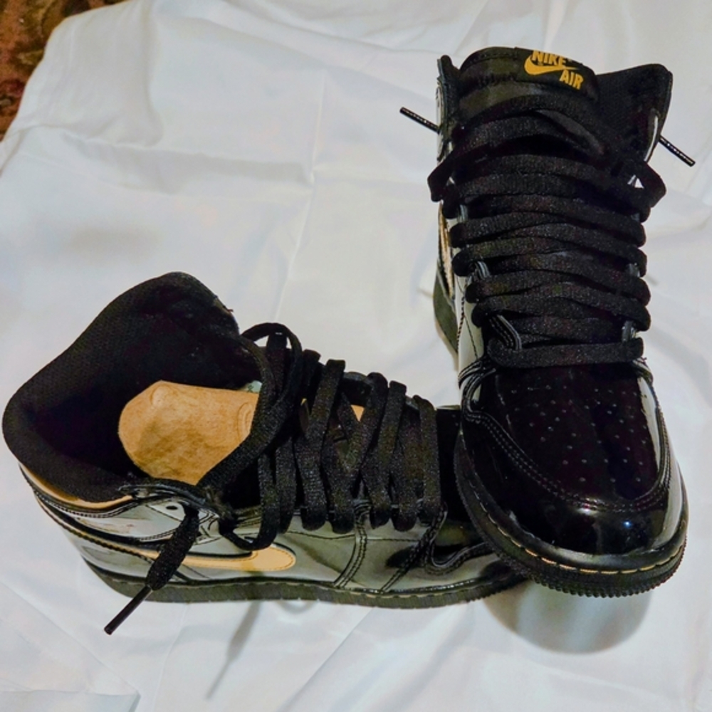 Nike Air Jordan 1 Retro High OG Black Metallic Size 7Y - Picture 2 of 6